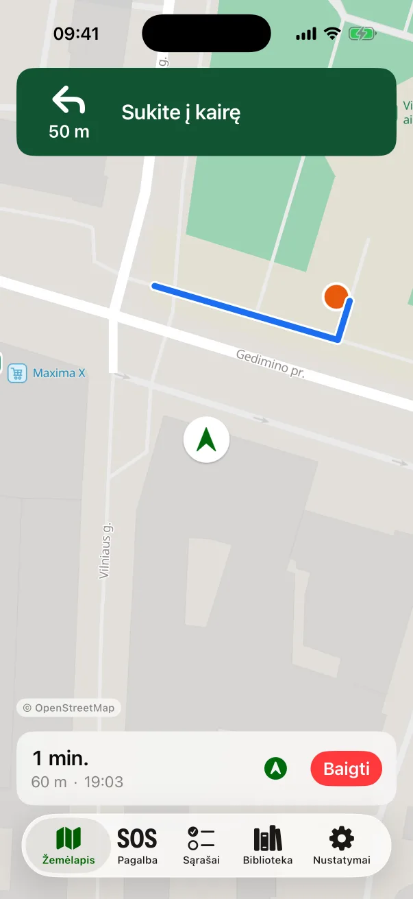 Navigacija pėsčiomis su nurodymu „Sukite į kairę“